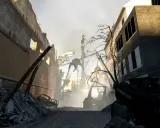 Zniszczone miasto w Half-Life 2 Remastered. W oddali widać maszynę kroczącą Combine.