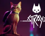 Kot z plecakiem na tle logo gry Stray. Ten kot to bohater gry, która jest dostępna w ramach Game Pass.