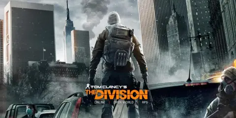 Postapokaliptyczny Nowy Jork, zniszczone samochody i dymiące budynki. Postać w zimowym ubraniu i z plecakiem stoi na tle panoramy miasta. To The Division.