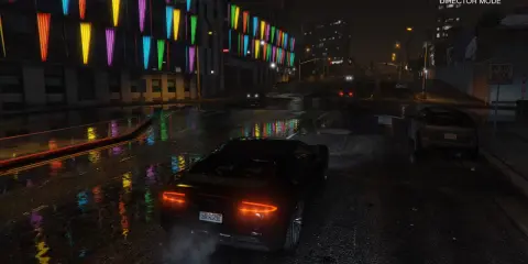 Nocna jazda w GTA 5 z ray tracingiem. Deszcz odbija kolorowe światła neonów od budynku na mokrej ulicy.