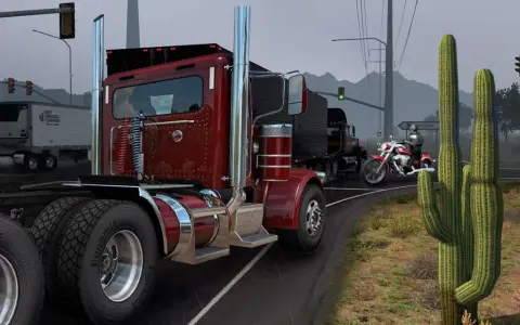 Realistyczne mody do ETS 2: czerwona ciężarówka, motocyklista i kaktus na pustynnej drodze.