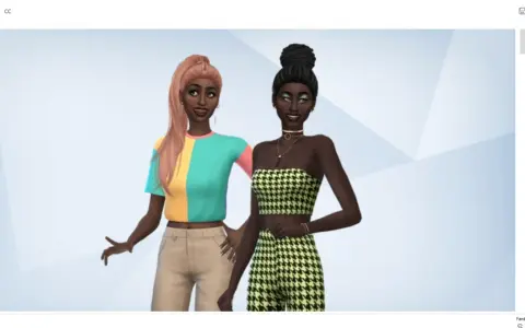 Dwie Simki w modnych ubraniach. Jedna w kolorowym t-shircie i beżowych spodniach, druga w zielonym topie i spodniach w kratkę. Mody do The Sims 4 ubrania.