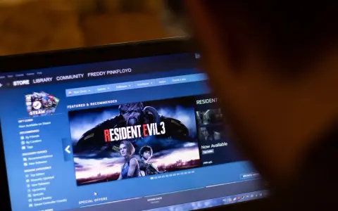 Gracz przegląda Steam, widząc Resident Evil 3. Zastanawia się, jak oddać grę na Steam, gdyby okazała się nieodpowiednia.