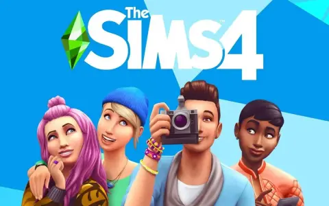 Cztery Simsy na tle logo The Sims 4. Jeden z nich robi zdjęcie aparatem. Chcesz mody na pieniądze The Sims 4?