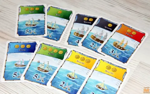 Karty do gry "Port Royale" przedstawiające statki: fluitę, skiff, galeon, szalupę i fregatę, gotowe do morskiej przygody.