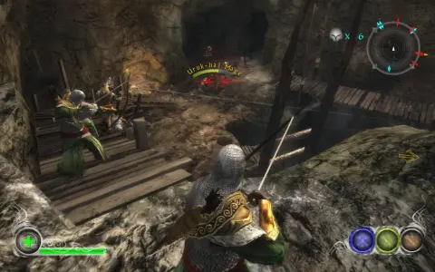 Gracze w grze Władca Pierścieni walczą z Uruk-hai Mage w jaskini.