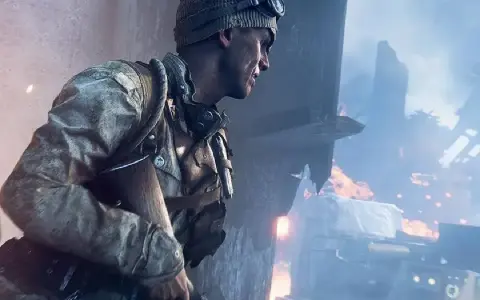 Żołnierz w czapce i goglach, gotowy do akcji w jednej z najbardziej realistycznych gier fps. W tle płonące ruiny i dym.