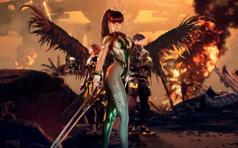 Postapokaliptyczna scena z gry Stellar Blade: bohaterka z mieczem i skrzydłami, obok niej dwójka towarzyszy, w tle płonące ruiny i palmy.