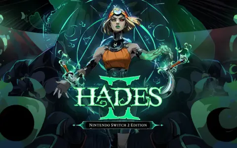 Melaina z Hades 2 na PS5, otoczona mrocznymi postaciami i zielonymi runami, dzierży dwa zakrzywione miecze.
