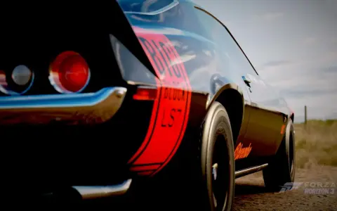Czarny klasyk z napisem "BIG BLOCK LS7" na błotniku, gotowy do wyścigu w Forza Horizon 3.
