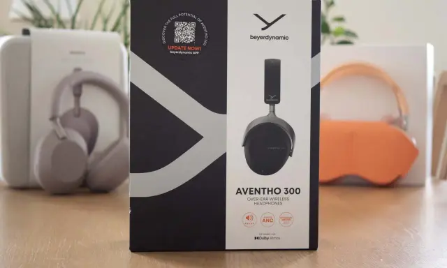 Pudełko słuchawek beyerdynamic Aventho 300 z logo Dolby Atmos, sugerujące immersyjne wrażenia dźwiękowe.
