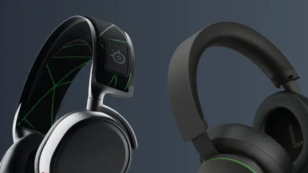 Dwa zestawy słuchawek, jeden z zielonym wzorem, drugi gładki. Dowiedz się, jak podłączyć słuchawki bezprzewodowe do Xbox Series X.