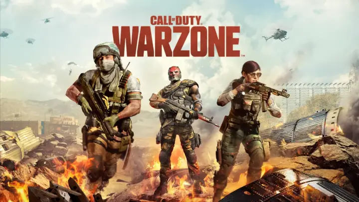 Trzech żołnierzy Call of Duty Warzone w akcji, otoczonych płomieniami i zniszczeniem. Sprawdź call of duty warzone wymagania, by dołączyć do walki!